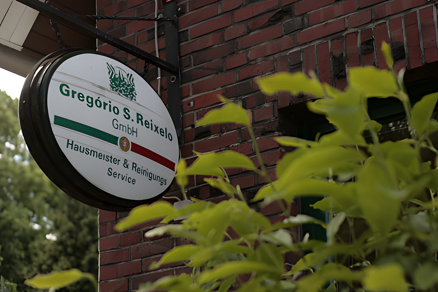 Firmenschild der Gregório S. Reixelo GmbH an einer Klinkerwand